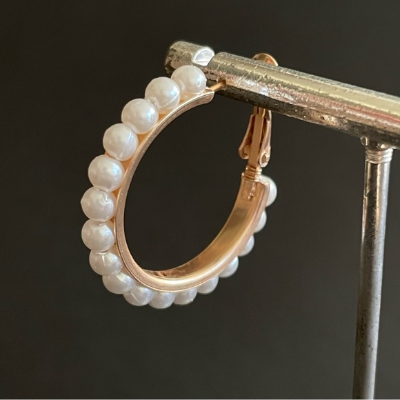 Gold Pearl Hoop Fashion Earrings - NWT - Picture 2 of 9